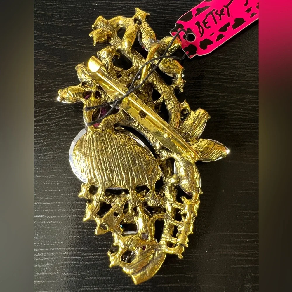 💙 NWT! Multi Color Rhinestone Brooch